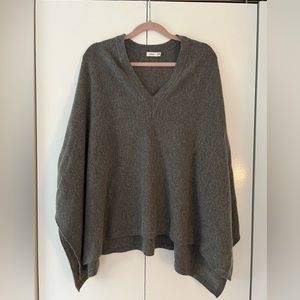 Vince v-neck sweater. Grey. Size XS/S